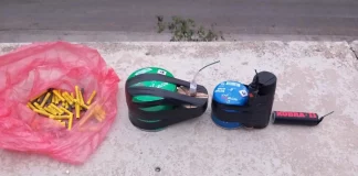 Επίθεση με κροτίδα σε λεωφορείο που επέβαιναν αστυνομικοί – Σύλληψη 14χρονου που είχε εκρηκτικά στο σακίδιό του