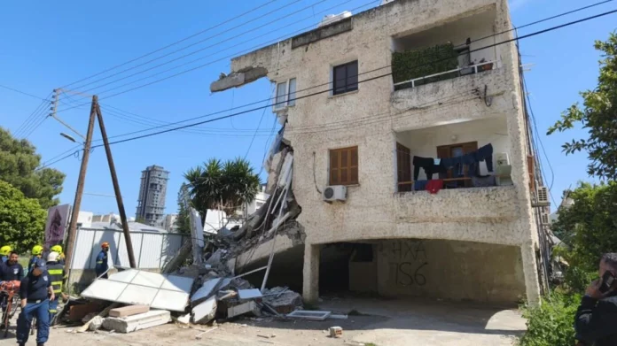 Δεύτερος εγκλωβισμένος ανασύρθηκε νεκρός από τα συντρίμμια της διώροφης πολυκατοικίας που κατέρρευσε στη Λεμεσό, τρεις τραυματίες, βίντεο και φωτογραφίες