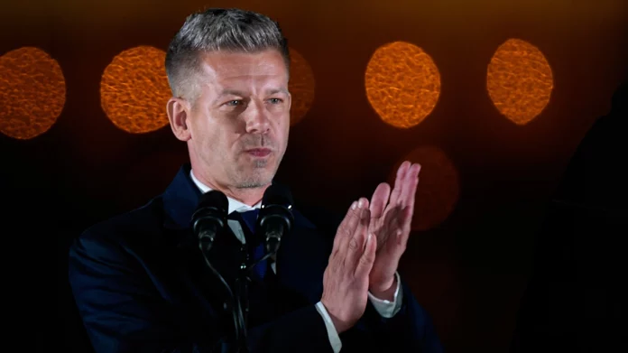 Πέτερ Μάγιαρ: Ο δικηγόρος που ξεκίνησε από το κόμμα του Όρμπαν, το σκάνδαλο που τον ανέδειξε και η πολιτική ατζέντα του νέου πρωθυπουργού της Ουγγαρίας