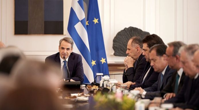 Αυτή δεν είναι κυβέρνηση. Είναι πινάκιο δικαστηρίου