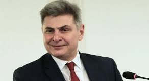 Ο Φαραντούρης ανακοίνωσε τη συμπόρευσή του με το ΠΑΣΟΚ, συνάντηση σήμερα με τον Ανδρουλάκη