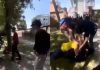 Αποτρόπαιες εικόνες: Άγριος ξυλοδαρμός καθηγητών από μαθητές στην Πάρμα – (VIDEO)