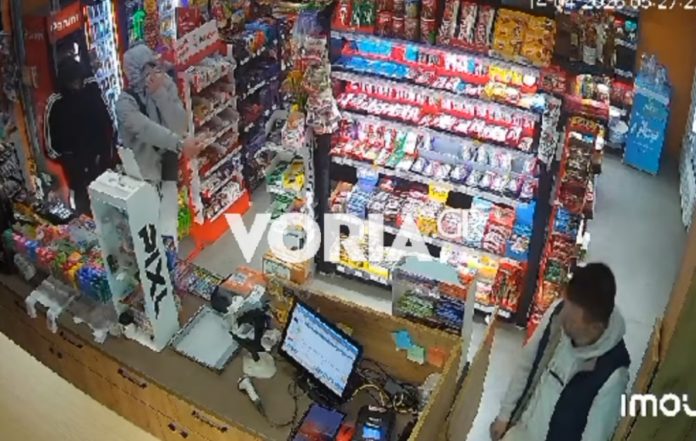 Θεσσαλονίκη: Πήγαν για ληστεία και τους πήρε στο κυνήγι ο ιδιοκτήτης (VIDEO)
