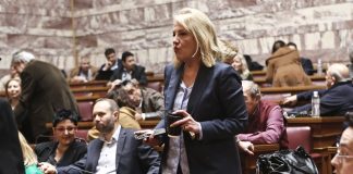 «Καρφιά» Δούρου με φόντο τον Τσίπρα: Δεν είναι εικόνα να εμφανίζονται βουλευτές να βάζουν σε δημοπρασία την έδρα τους
