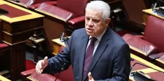 «Γαλάζιες σκιές» για τη διπλή απουσία Βλάχου
