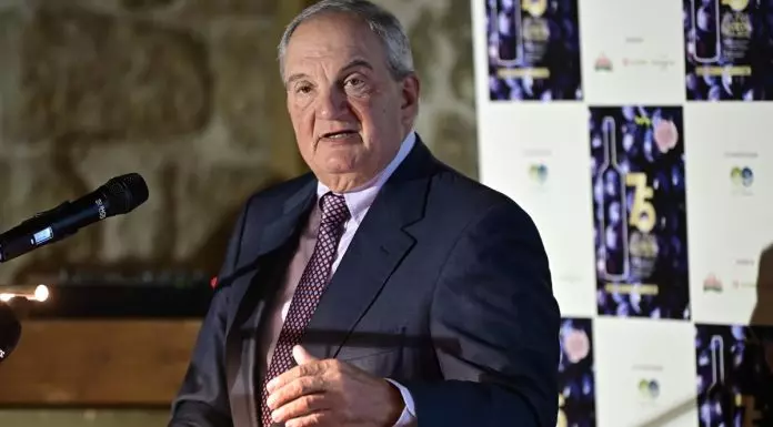 Κώστας Καραμανλής: Ασίστ