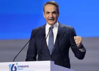 Χαριτάτος ξεσκίζει τον Μητσοτάκη: «Ρωτάς ποιος θα σηκώσει το τηλέφωνο; Στα Τέμπη εσύ το σήκωσες;» – (VIDEO)