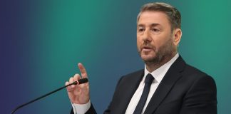Ανδρουλάκης από Καρπενήσι: «Για να αλλάξουν τα πράγματα υπάρχει μόνο ένας τρόπος: το ΠΑΣΟΚ να νικήσει τη ΝΔ»