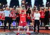 Έγινε η νύχτα μέρα στον Πειραιά, μεγάλη φιέστα για τον πρωταθλητή Ευρώπης Ολυμπιακό μπροστά στο Δημοτικό Θέατρο: Βίντεο και φωτογραφίες