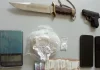 Συνελήφθησαν δύο άτομα στη Λάρισα για ναρκωτικά και όπλα, αναζητείται και ένας 23χρονος