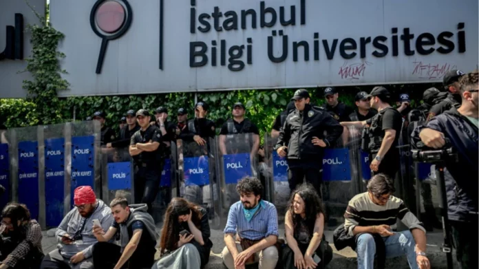 Ήττα για τον Ερντογάν μετά τις φοιτητικές διαδηλώσεις στην Κωνσταντινούπολη: Το Πανεπιστήμιο Μπιλγκί ξανά ανοιχτό