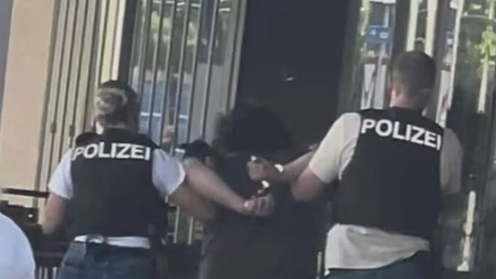 Ελβετία: Βίντεο από τη σύλληψη του 31χρονου δράστη που μαχαίρωσε τρία άτομα και φώναζε “Αλλάχου Άκμπαρ”
