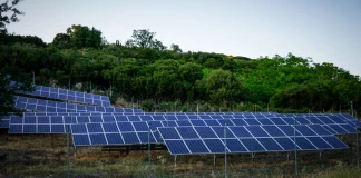 Απατεώνας υποδύθηκε τον εργολάβο φωτοβολταϊκών και πήρε εργαλεία και υλικά 23.500 ευρώ από το θύμα του