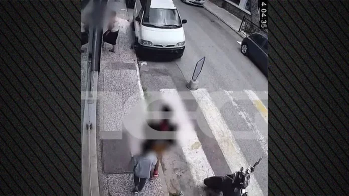 Παιδιά 8 και 16 ετών λήστεψαν 72χρονη έξω από το σπίτι της στο Μενίδι