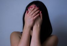 Αγρίνιο: Μαθήτρια δάγκωσε τη μητέρα συμμαθήτριάς της