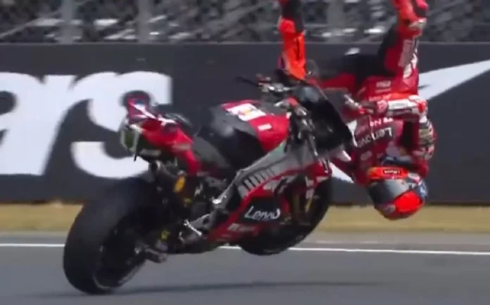 MotoGP: Tρομακτική πτώση για τον Μαρκ Μάρκεθ στο Σπριντ του GP της Γαλλίας – (VIDEO)