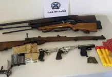 Κρήτη: Τρεις συλλήψεις για σπίτια «οπλοστάσια» στη Μεσαρά – Βρέθηκαν όπλα, φυσίγγια και κροτίδες