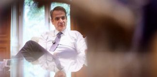 ΝΔ μόνη, ψάχνει… αυτοδυναμία