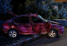 Επεισοδιακή καταδίωξη στη Μεσσηνία: 25χρονος Ρομά με κλεμμένο ΙΧ συγκρούστηκε με περιπολικό και «καρφώθηκε» σε μαντρότοιχο