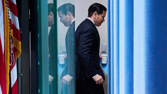 Ο Μάρκο Ρούμπιο μαζεύει το χάος του Τραμπ – Το τέλος του πολέμου, η γέφυρα στον Πάπα και η μάχη με τον Βανς