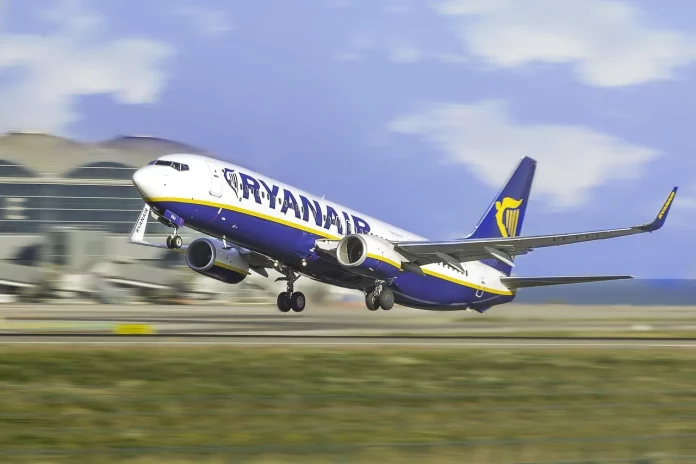 Θεσσαλονίκη: H Ryanair ενημέρωσε τους εργαζομένους της ότι κλείνει τη βάση της στο αεροδρόμιο “Μακεδονία”