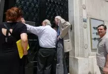 «Δαμόκλειος σπάθη» περικοπών στις συντάξεις χηρείας: Η απόφαση-σοκ του ΣτΕ και τα σενάρια τρόμου για 295.000 δικαιούχους