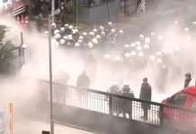 Τουρκία: Επέμβαση της αστυνομίας στα κεντρικά του CHP με δακρυγόνα και πλαστικές σφαίρες – (VIDEO)