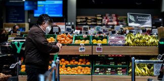 Ελλάδα δύο ταχυτήτων: Τα πρωτογενή πλεονάσματα και η αφαίμαξη του οικογενειακού προϋπολογισμού