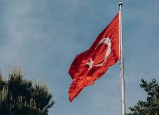 Δεν είναι παιχνίδι να παίζεις με το φέσι