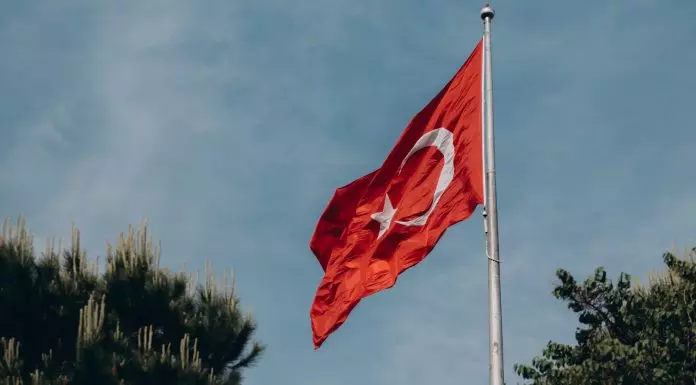 Δεν είναι παιχνίδι να παίζεις με το φέσι