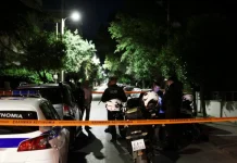 Χολαργός: «Ελάτε γρήγορα, ο σύζυγός μου με απειλεί με πιστόλι» – Το κίνητρο που όπλισε το χέρι του 57χρονου και τι ερευνούν οι αστυνομικές Αρχές