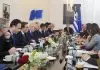Κυβέρνηση μόνη ψάχνει λύσεις