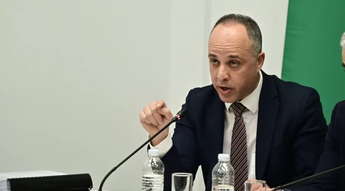 «Βόμβα» Κεσσέ: Ο Ντίλιαν παραδέχεται σε δικαστικό έγγραφο πως πούλησε το Predator σε κρατικές Αρχές