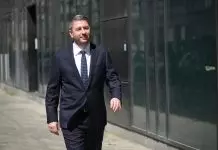 Μέχρι τον Οκτώβριο κουτσά – στραβά αντέχει – Αν οι κάλπες στηθούν την άνοιξη;