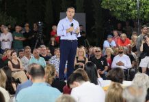 Προσθαφαιρέσεις στο επικοινωνιακό επιτελείο
