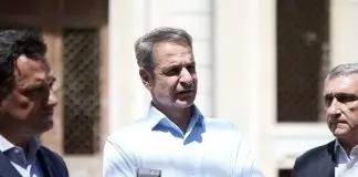 «Καυτό» καλοκαίρι για την κυβέρνηση: Τα ανοιχτά μέτωπα, η πίεση της αντιπολίτευσης και τα δημοσκοπικά μηνύματα