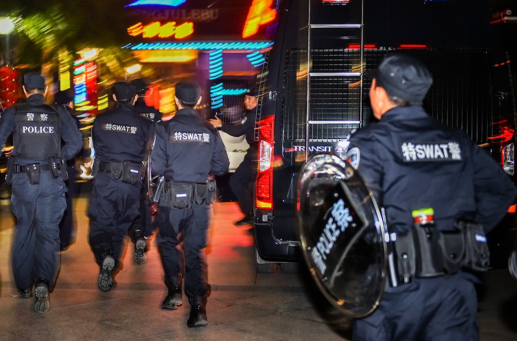 9e285f1d3f58-5-China-Police
