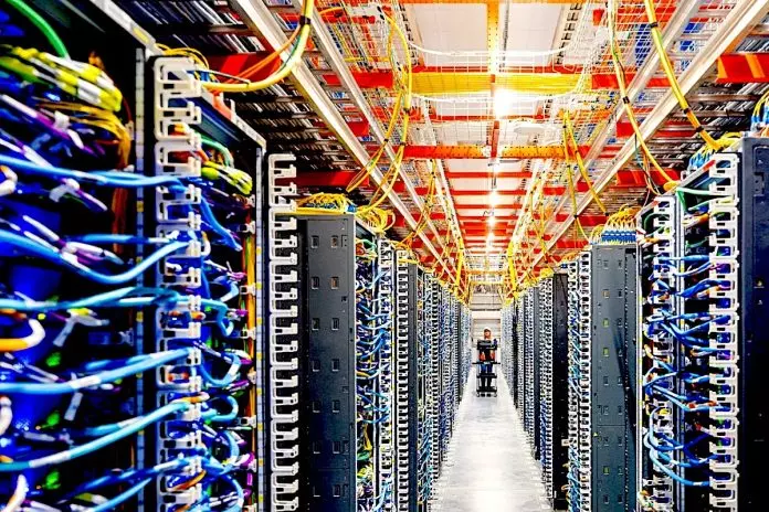 DataCenters6-696x464