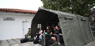 Απίθανα πράγματα με τις γυναίκες εθελόντριες στο στρατό: Φεύγουν… τρέχοντας, πήγε ο Δένδιας στη Λαμία να τις συγκρατήσει