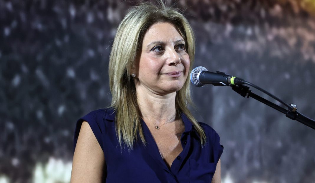 ΣΥΓΚΕΝΤΡΩΣΗ ΔΙΑΜΑΡΤΥΡΙΑΣ ΣΤΗΝ ΑΘΗΝΑ ΓΙΑ ΤΗ ΣΗΔΙΡΟΔΡΟΜΙΚΗ ΤΡΑΓΩΔΙΑ ΣΤΑ ΤΕΜΠΗ ΤΗΝ ΩΡΑ ΤΗΣ ΟΜΙΛΙΑΣ ΤΟΥ ΠΡΩΘΥΠΟΥΡΓΟΥ ΣΤΗΝ 89η ΔΕΘ <br><br>