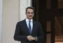 Ενεργές οι απειλές από Τσίπρα και Σαμαρά
