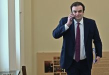 Παρέλαση υπουργών και «σήμα» για κάλπες