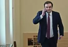 Παρέλαση υπουργών και «σήμα» για κάλπες