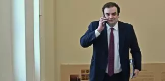 Παρέλαση υπουργών και «σήμα» για κάλπες