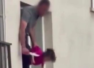 Σκηνές τρόμου στην Άγκυρα: Κρέμασε την 3χρονη κόρη του από το παράθυρο μετά από καυγά με την σύζυγό του – Δείτε βίντεο