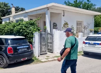 Ανατροπή στο διπλό φονικό στο Αίγιο: Δεν βρέθηκε πυρίτιδα στα νύχια του Ιταλού – Το όπλο είχε αποτυπώματα από τη μητέρα και τον γιο