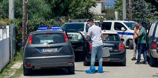 Μακελειό στο Αίγιο: Βρέθηκε μπλούζα του Ιταλού με κηλίδα από αίμα – Οι αντιφάσεις του 65χρονου και τα σενάρια που εξετάζουν οι Αρχές για τη δολοφονία μητέρας-γιου