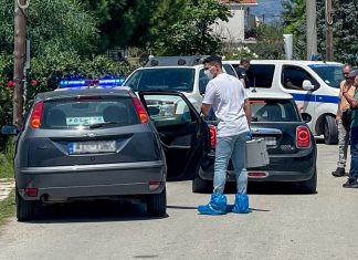 Μακελειό στο Αίγιο: Βρέθηκε μπλούζα του Ιταλού με κηλίδα από αίμα – Οι αντιφάσεις του 65χρονου και τα σενάρια που εξετάζουν οι Αρχές για τη δολοφονία μητέρας-γιου