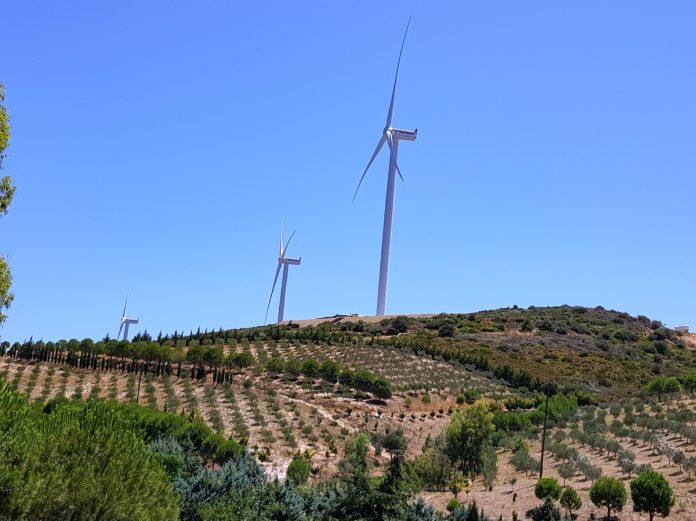 Εξαρθρώθηκε σπείρα που “ρήμαζε” αιολικά πάρκα και εγκαταστάσεις του ΔΕΔΔΗΕ σε Εύβοια και Αττική