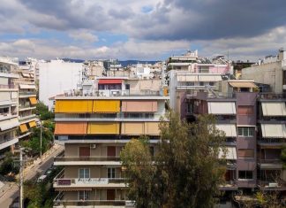 Καμπανάκι Κομισιόν για τη στέγαση στην Ελλάδα: Χειροτερεύει η κατάσταση για τα νοικοκυριά